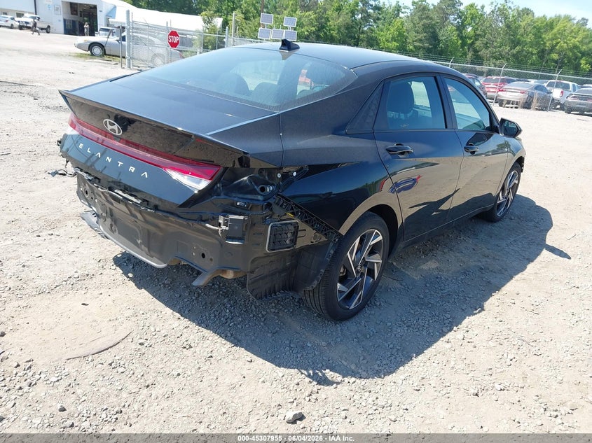 2025 HYUNDAI ELANTRA auction photo 4