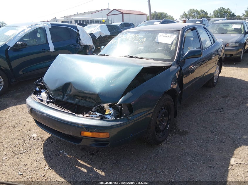 1996 TOYOTA CAMRY auction photo 2