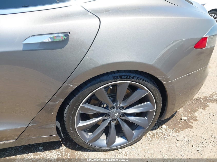 2016 Tesla Model S 60/70/75/85 VIN: 5YJSA1E19GF138175 Lot: 45308356