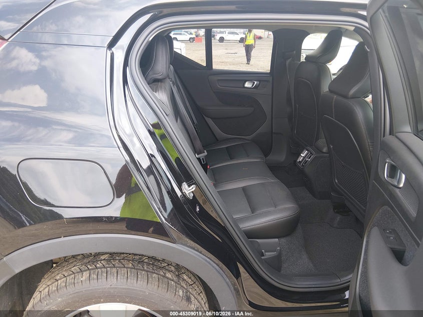 2021 Volvo Xc40 T5 Momentum VIN: YV4162UKXM2435111 Lot: 45309019