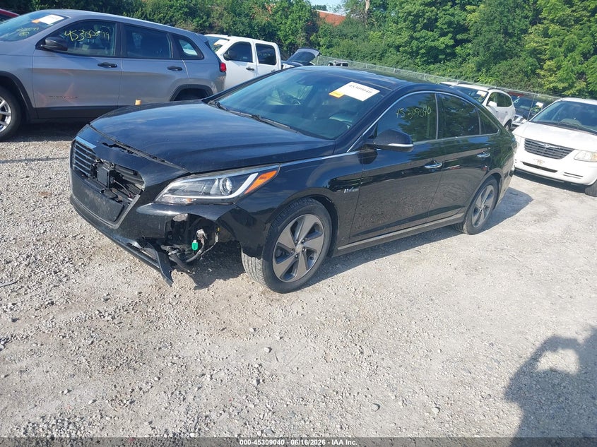 2017 HYUNDAI SONATA HYBRID auction photo 2