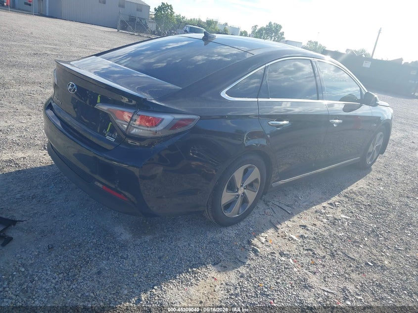 2017 HYUNDAI SONATA HYBRID auction photo 4