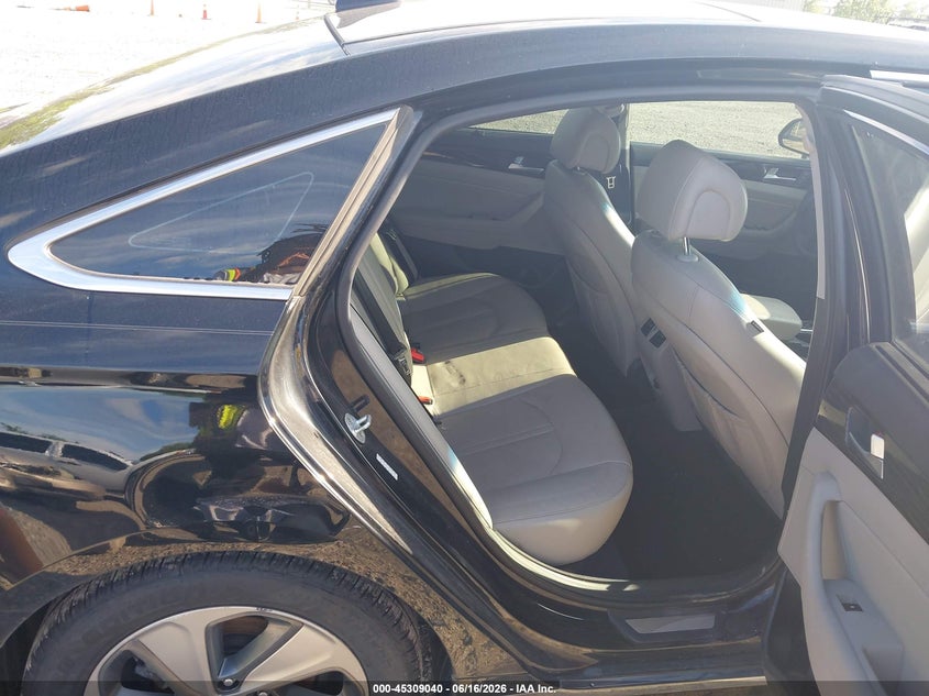 2017 HYUNDAI SONATA HYBRID auction photo 8