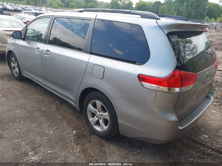 Vin: 5tdkk3dc0bs108675, lot: 45806961, toyota sienna le v6 20113