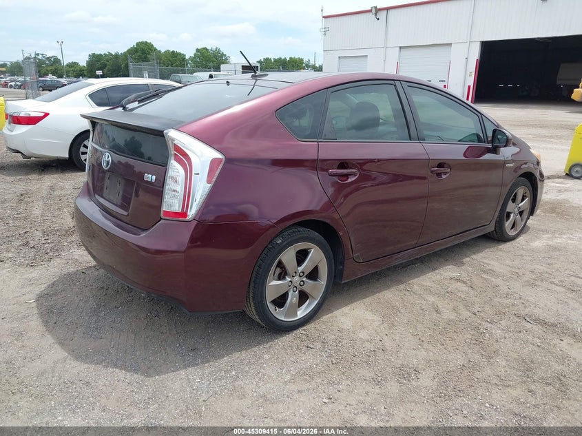 Vin: jtdkn3du4d5601235, lot: 45807337, toyota prius three se 20134
