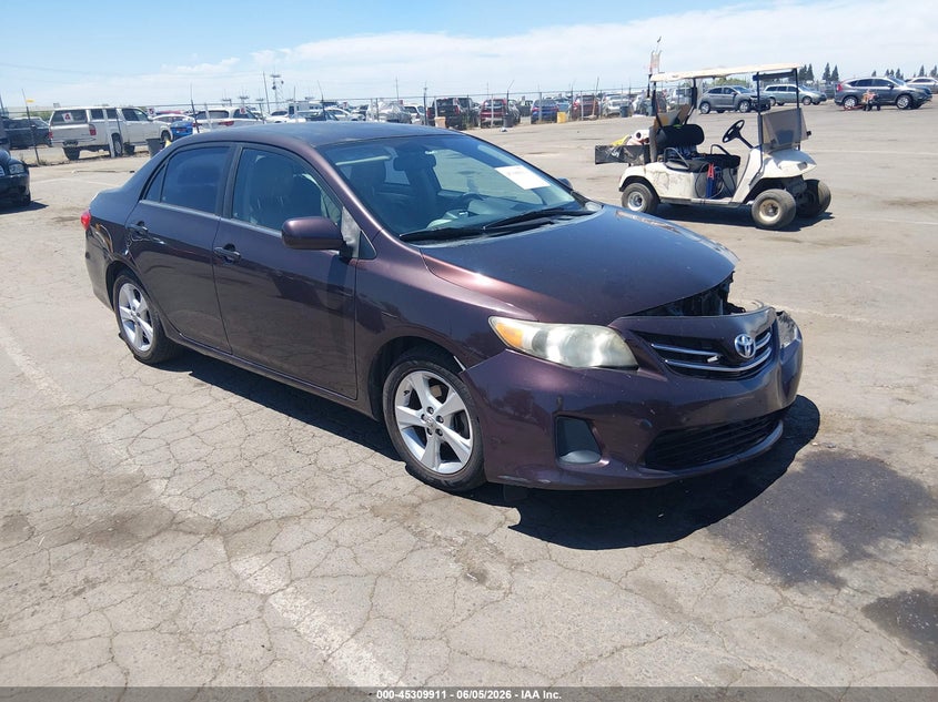 Vin: 2t1bu4ee9dc086848, lot: 45807837, toyota corolla le special edition 2013 img_1