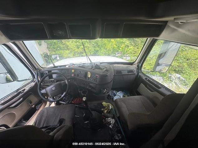 2015 VOLVO VN TRUCK N/A