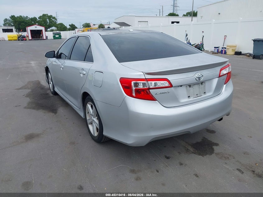 Vin: 4t1bf1fk2eu737573, lot: 45808342, toyota camry se 20143