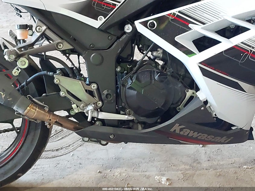 2014 Kawasaki Ex300 A VIN: JKAEX8A15EA005634 Lot: 45310437