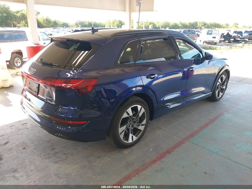 Vin: wa1aaage0nb025995, lot: 45808750, audi e-tron premium quattro 20224