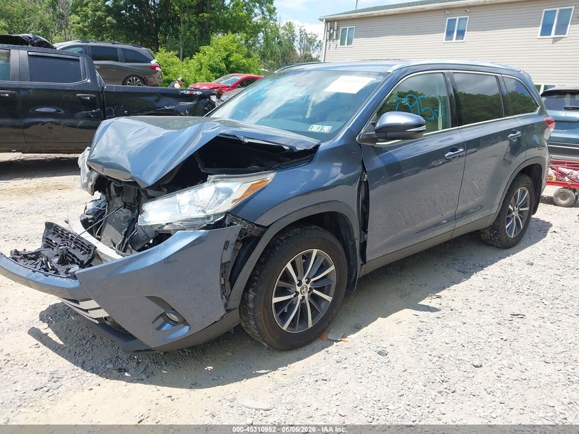 2019 TOYOTA HIGHLANDER auction photo 2