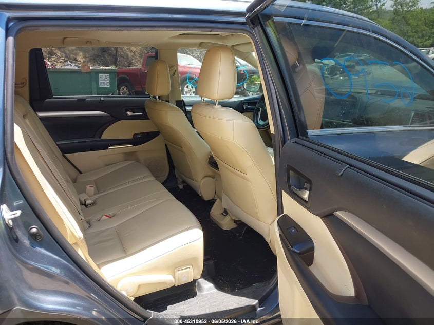 2019 TOYOTA HIGHLANDER auction photo 8