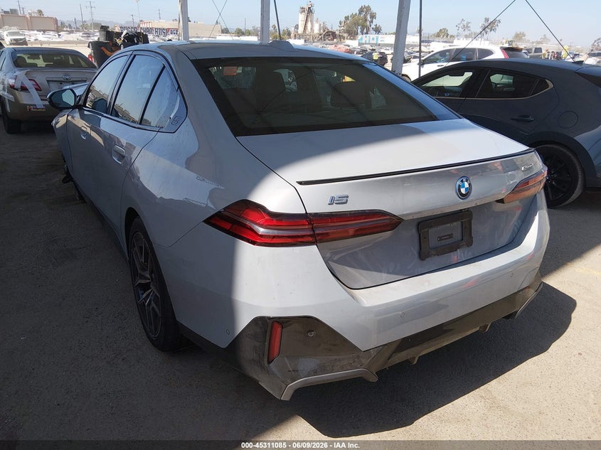 Vin: wby33fk03rcr43725, lot: 45809011, bmw i5 edrive40 20243
