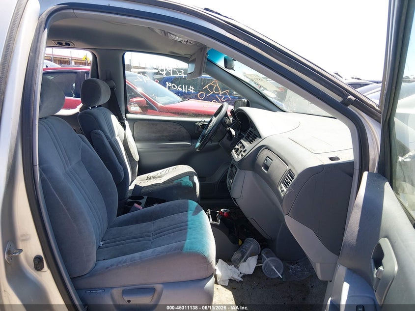 2002 TOYOTA SIENNA auction photo 5