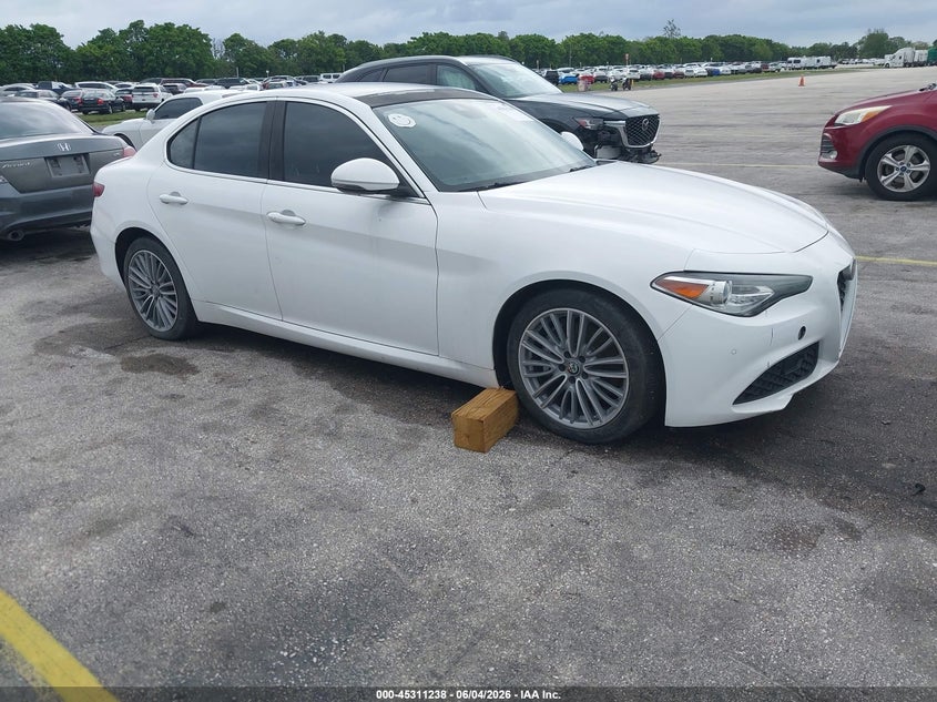 Vin: zarfaecn9h7536501, lot: 45809163, alfa romeo giulia ti rwd 2017 img_1