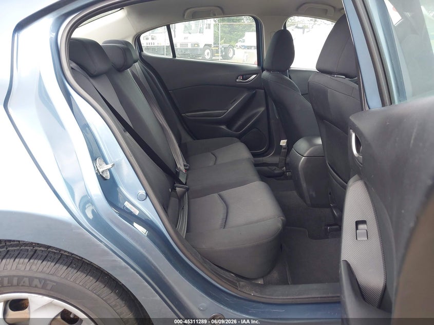 2015 MAZDA MAZDA3 auction photo 8