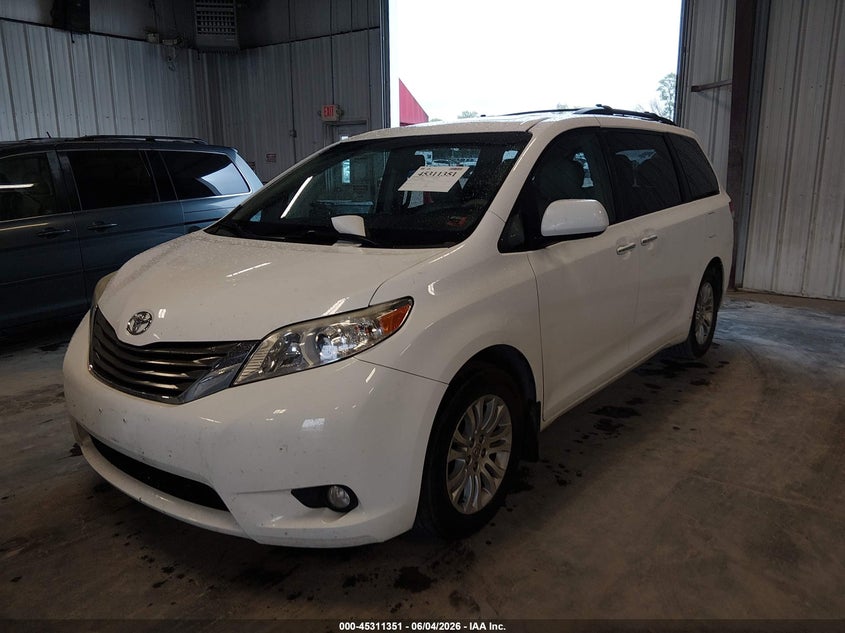 Vin: 5tdyk3dc9ds376881, lot: 45809277, toyota sienna xle v6 8 passenger 20132
