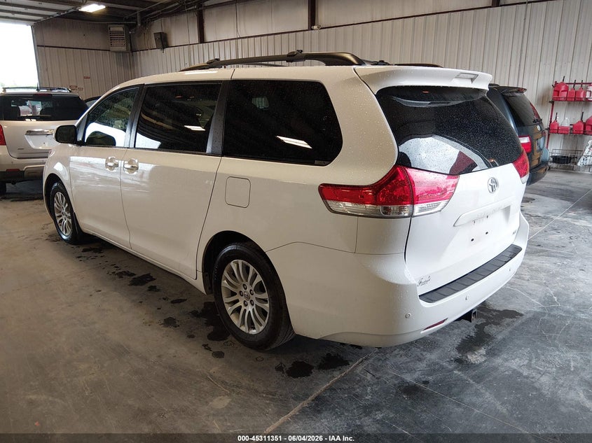 Vin: 5tdyk3dc9ds376881, lot: 45809277, toyota sienna xle v6 8 passenger 20133