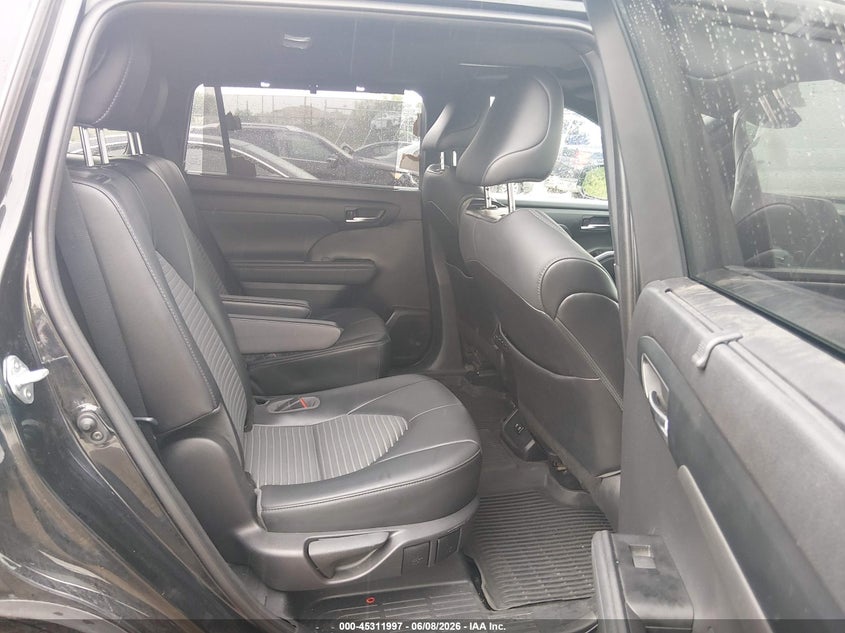TOYOTA HIGHLANDER - zdjęcie 8