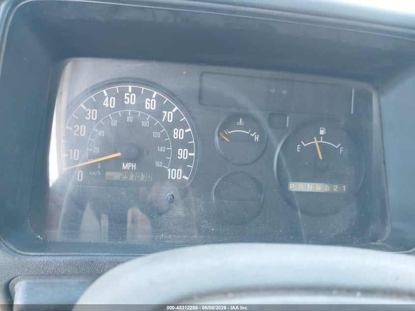 1998 ISUZU NPR auction photo 5