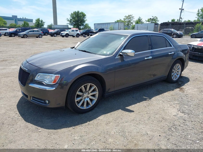 2013 CHRYSLER 300C auction photo 2