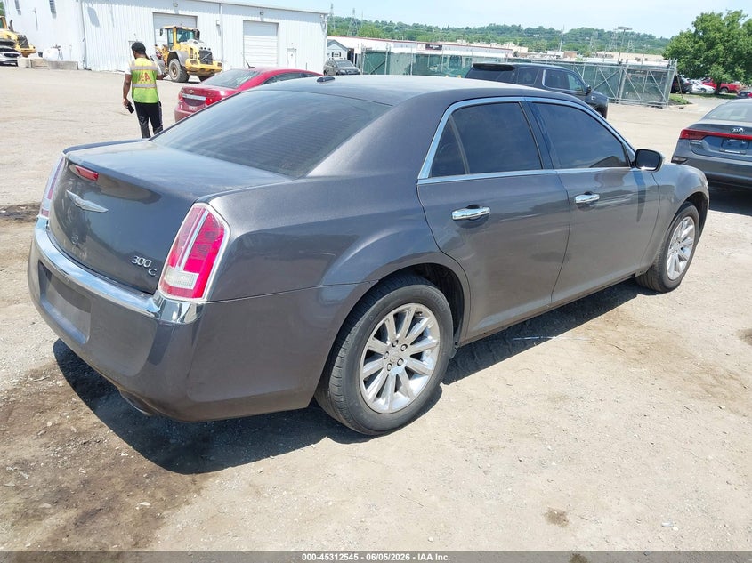 2013 CHRYSLER 300C auction photo 4
