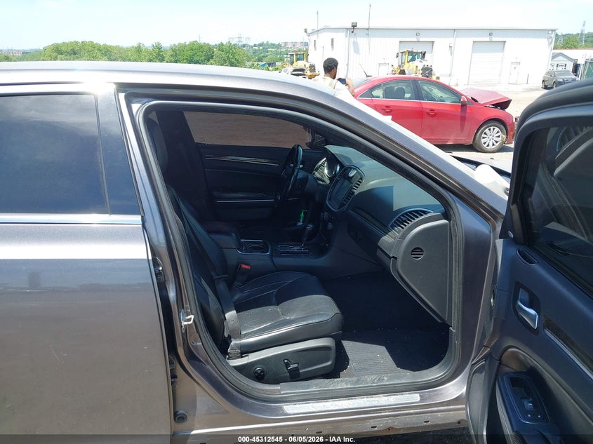 2013 CHRYSLER 300C auction photo 5