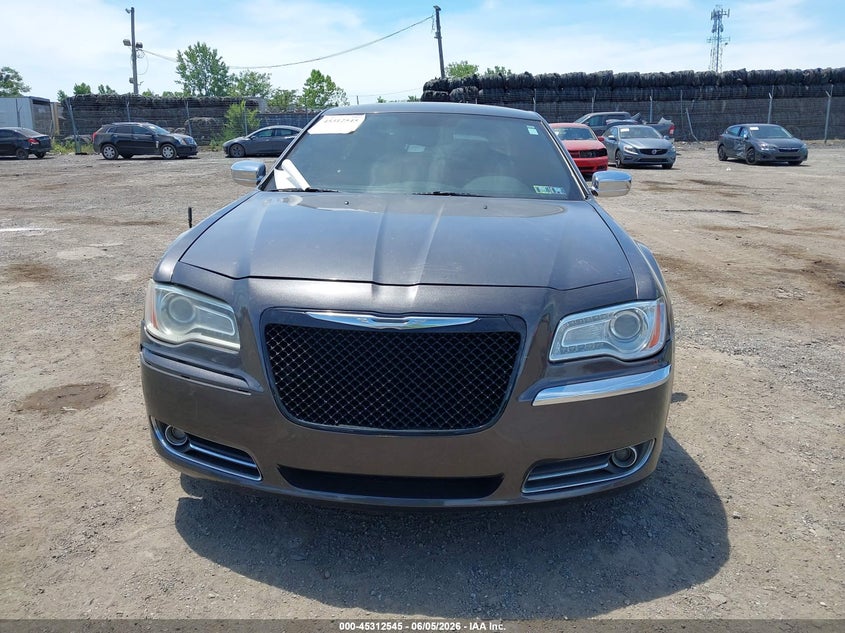 2013 CHRYSLER 300C auction photo 6