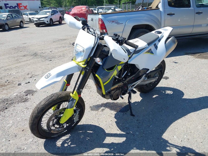 2022 HUSQVARNA SUPERMOTO 701 SN 76636120000R, 692(VIN: VBKUSV404NM739910