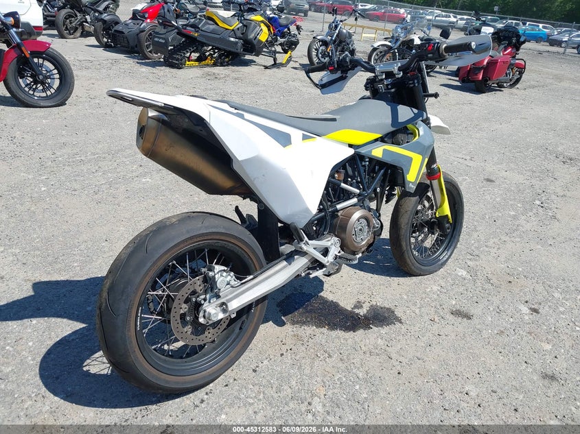 2022 HUSQVARNA SUPERMOTO 701 SN 76636120000R, 692(VIN: VBKUSV404NM739910