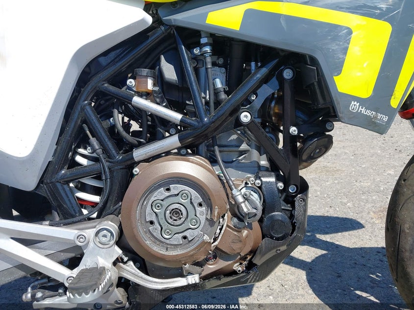 2022 HUSQVARNA SUPERMOTO 701 SN 76636120000R, 692(VIN: VBKUSV404NM739910