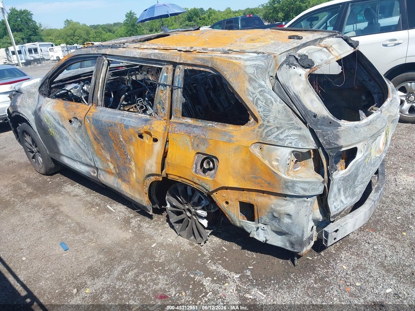 2019 TOYOTA HIGHLANDER auction photo 3