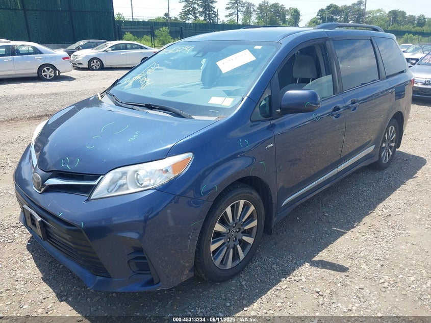 2020 TOYOTA SIENNA auction photo 2