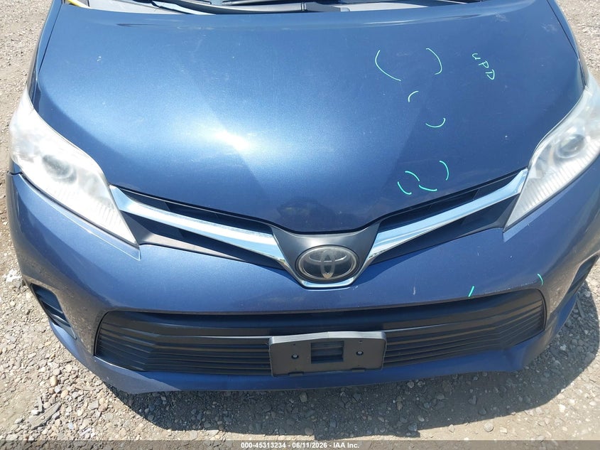 2020 TOYOTA SIENNA auction photo 6