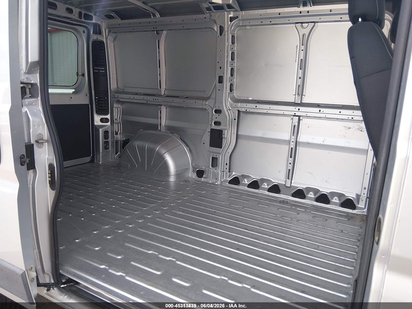 2018 Ram Promaster 1500 Low Roof 136 Wb VIN: 3C6TRVAG7JE135777 Lot: 45313439