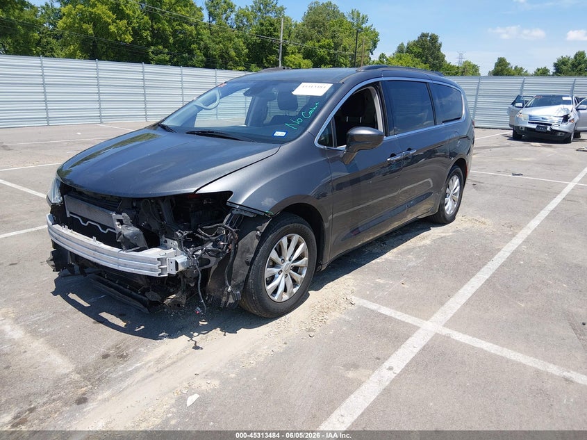 Vin: 2c4rc1fgxlr102067, lot: 45811410, chrysler pacifica touring 20202