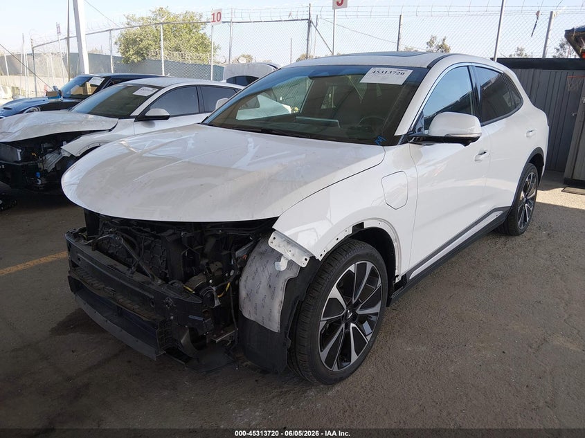 2024 VINFAST VF 8 auction photo 2