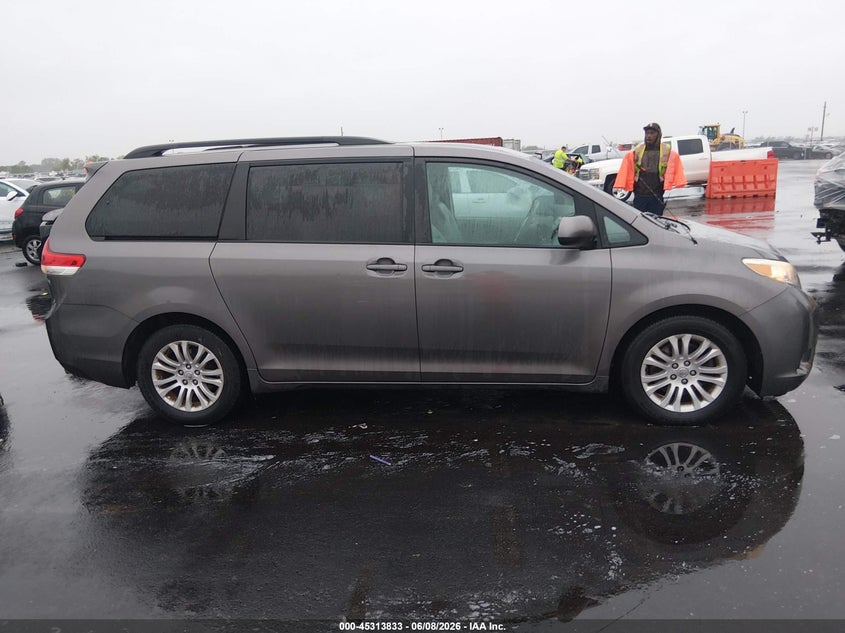 2013 TOYOTA SIENNA VAN 3.5L V-6 DOHC, VVT, 266HP