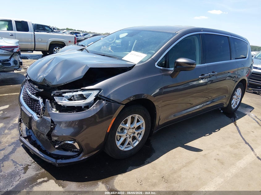2023 CHRYSLER PACIFICA auction photo 2