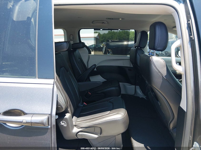 2023 CHRYSLER PACIFICA auction photo 8