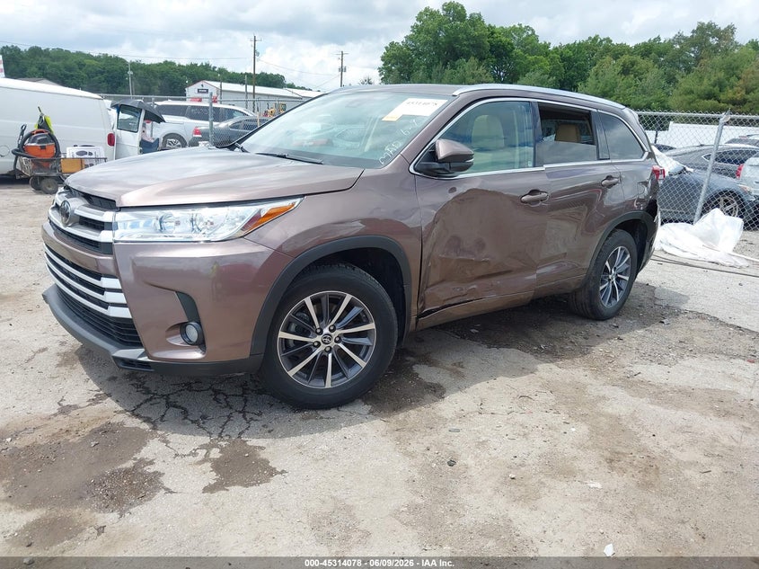 Vin: 5tdjzrfh6js834347, lot: 45812004, toyota highlander xle 20182