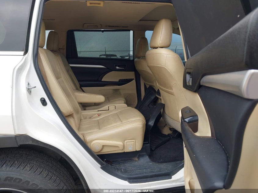 2016 TOYOTA HIGHLANDER auction photo 8