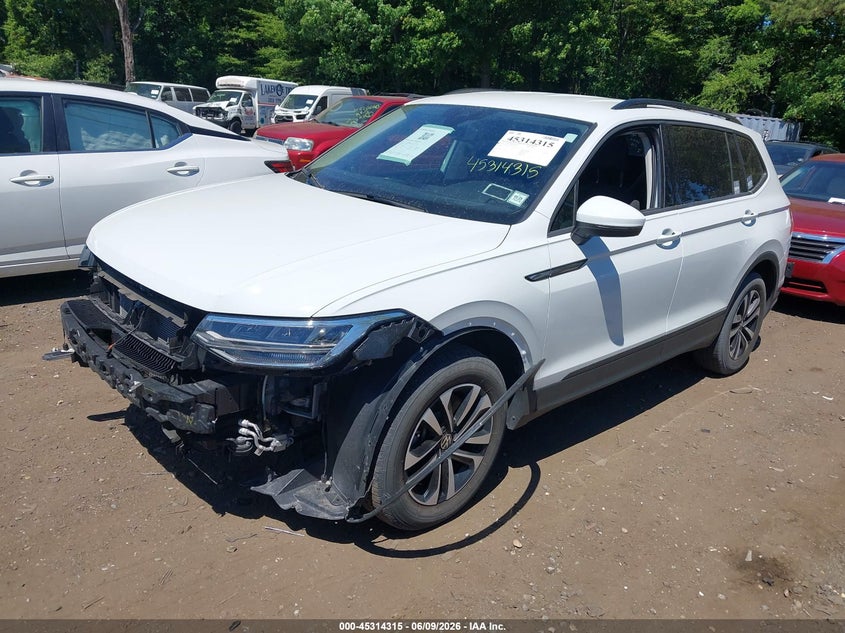 2024 VOLKSWAGEN TIGUAN auction photo 2