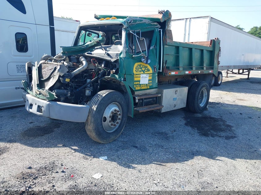 2000 FREIGHTLINER MEDIUM CONVENTIONAL auction photo 2