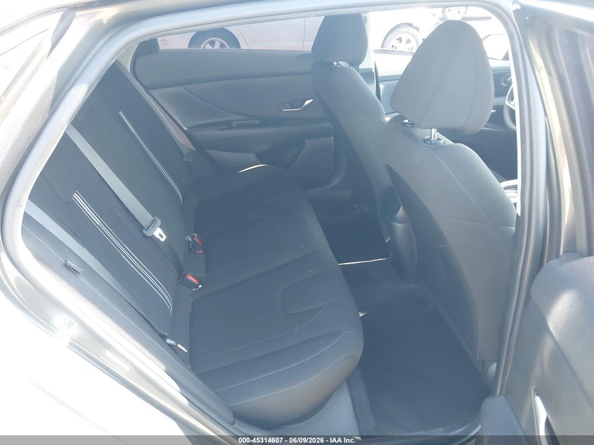 2024 HYUNDAI ELANTRA auction photo 8