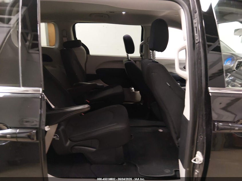 2022 CHRYSLER VOYAGER auction photo 8