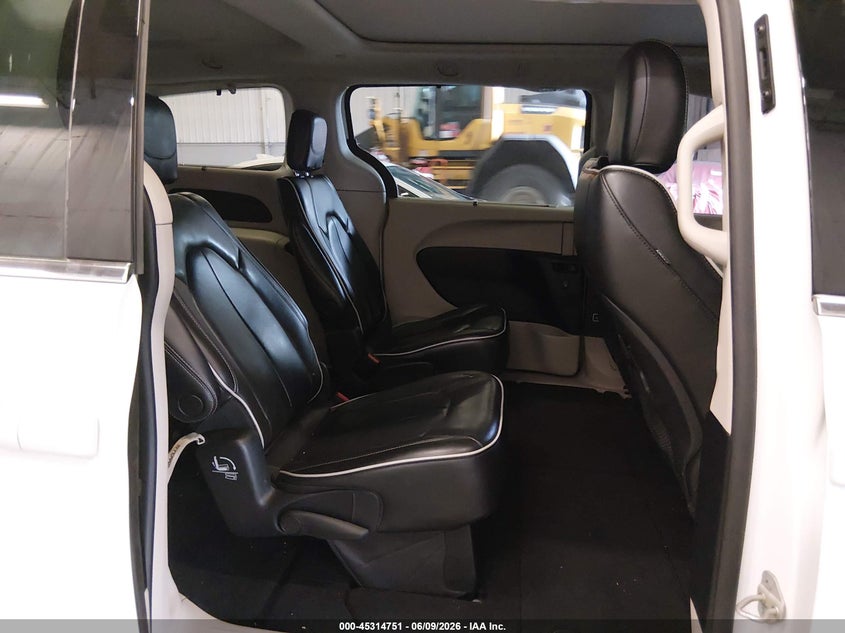 2022 CHRYSLER PACIFICA auction photo 8