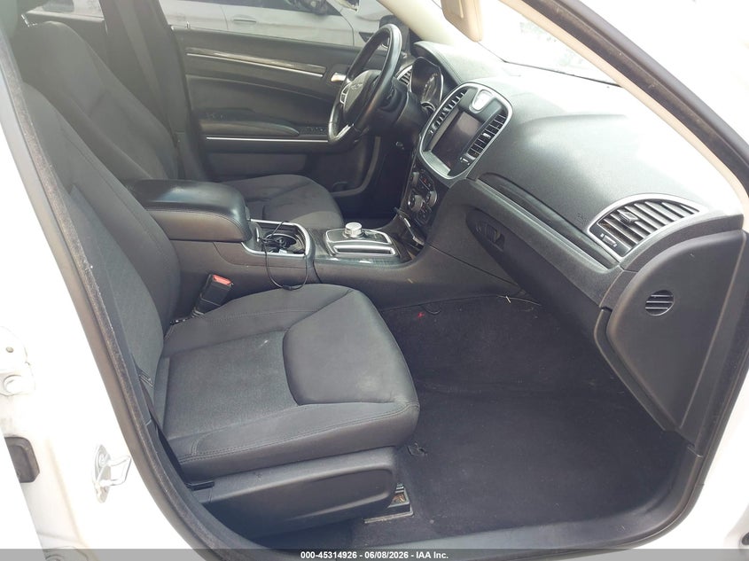 2020 CHRYSLER 300 auction photo 5