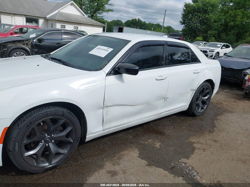 2020 CHRYSLER 300 auction photo 6