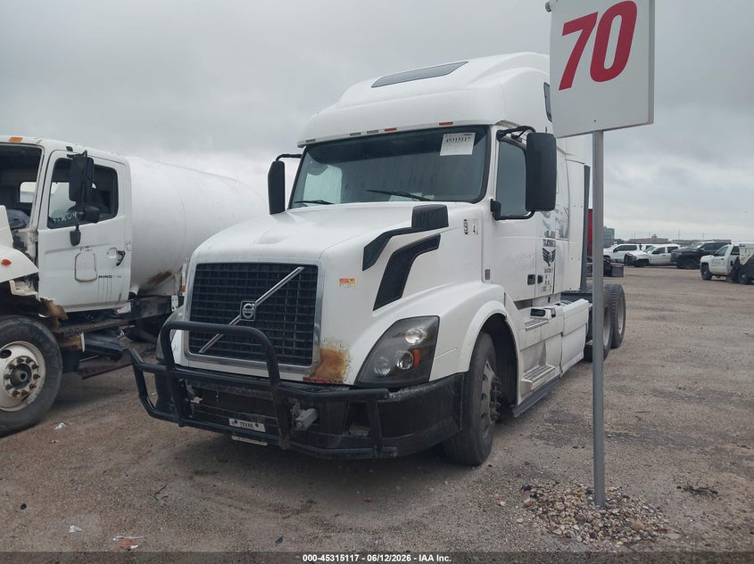 4V4NC9EH5JN899141 2018 Volvo Vnl photo 1